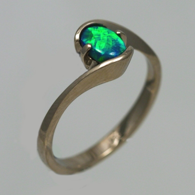 18k WHITE GOLD  Ring with BLACK OPAL Neon green continually moving